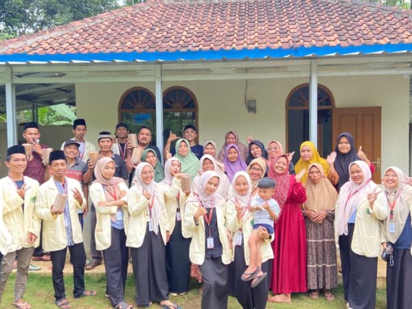 Budidaya Jamur di Masjid At-Taqwa, Mahasiswa KKN UNUGHA Wujudkan Masjid sebagai Pusat Pemberdayaan Masyarakat