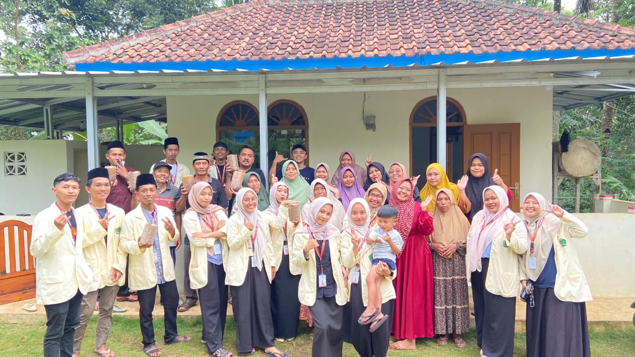 Budidaya Jamur di Masjid At-Taqwa, Mahasiswa KKN UNUGHA Wujudkan Masjid sebagai Pusat Pemberdayaan Masyarakat